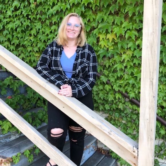 Profile Picture of Rebecca Shimmel (@r_shimmel) on Poshmark