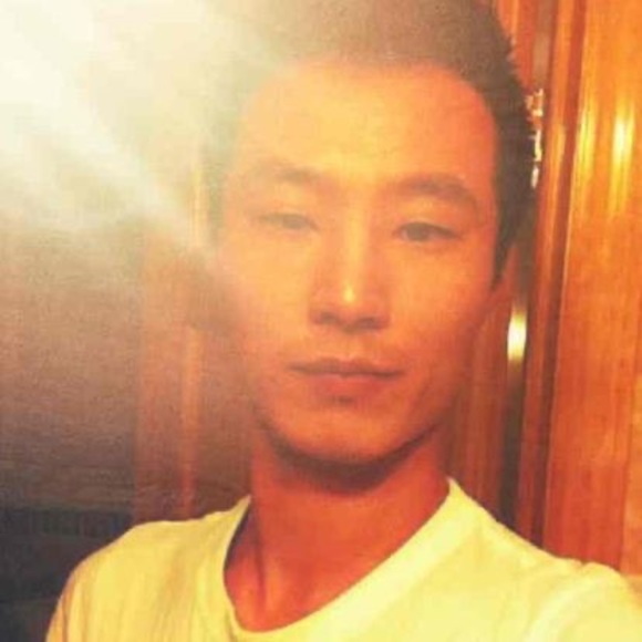 Profile Picture of David Chou (@davidzhou0485) on Poshmark