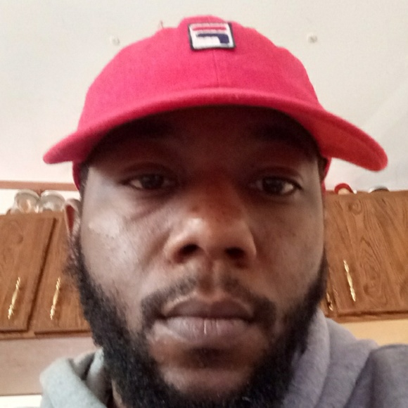 Profile Picture of Lamar Turner (@turns2118) on Poshmark