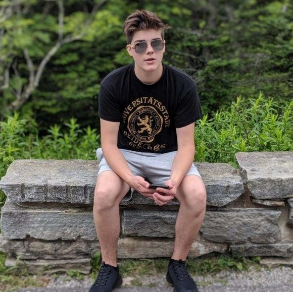 Profile Picture of Trevor Dobbyn (@trevdob) on Poshmark