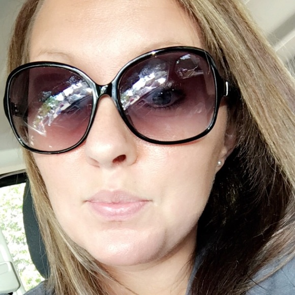Profile Picture of Ashley Pointer (@ashleypointer1) on Poshmark