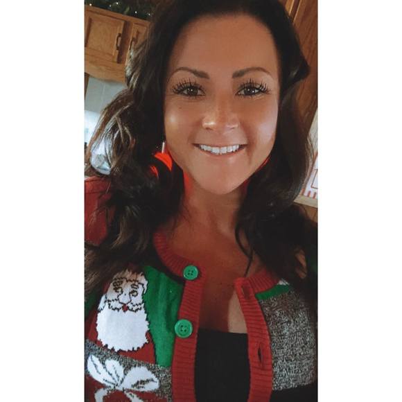 Profile Picture of Katy Glazar (@ktglazar) on Poshmark