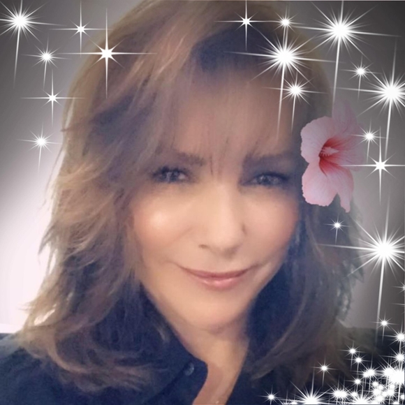 Profile Picture of Tia Bastian (@tbastian123) on Poshmark