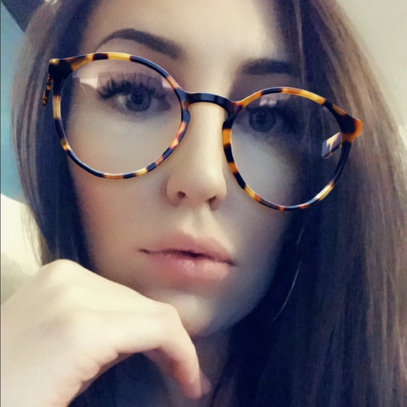 Profile Picture of Olivia Mccarry (@liveymcc) on Poshmark