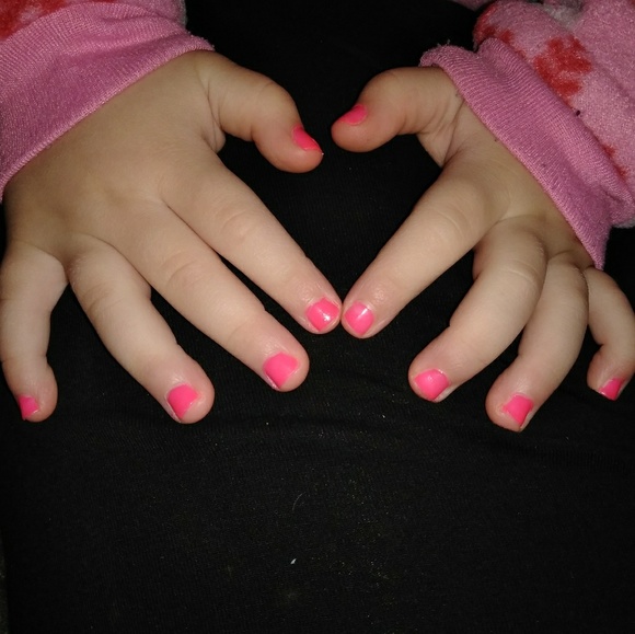 Profile Picture of Heather Colyer (@luvn_aero) on Poshmark