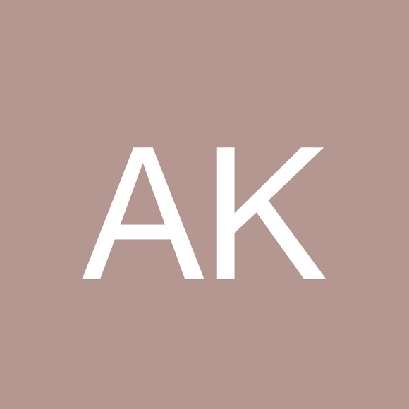 Profile Picture of Anne Kemper (@anniekay99) on Poshmark