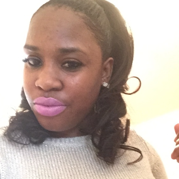 Profile Picture of Teefy Ma (@teefyma) on Poshmark