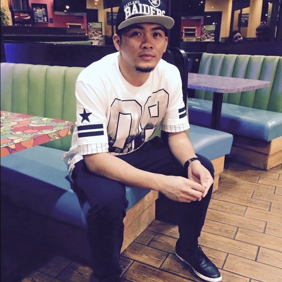 Profile Picture of Michael Carbonell (@carbonell05) on Poshmark
