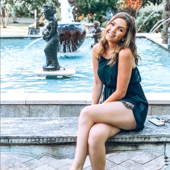 Profile Picture of Hannah Bryenton (@hannah_bryenton) on Poshmark