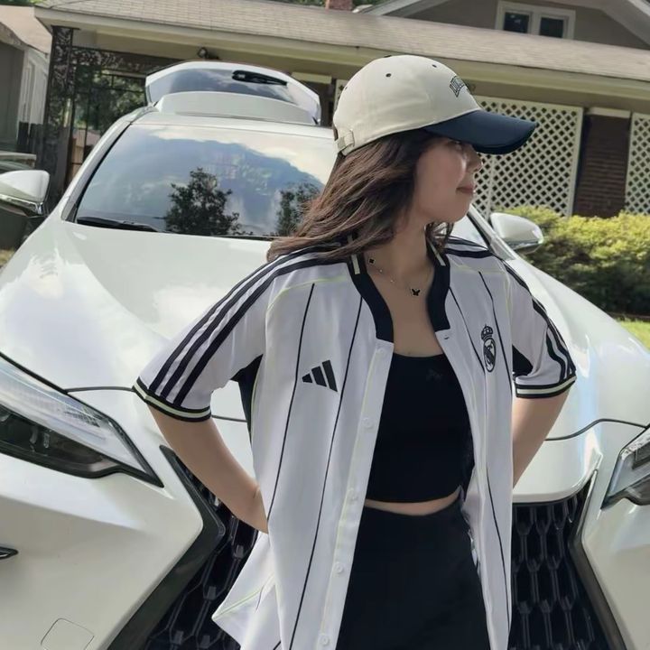 Profile Picture of IrisH (@vicki.999) on Tiktok