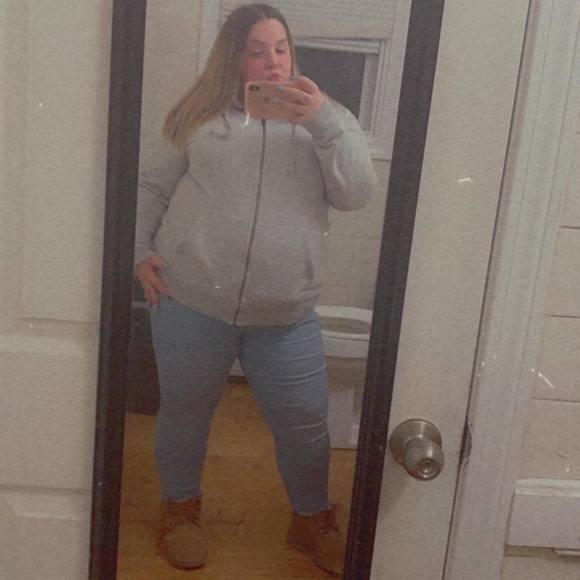 Profile Picture of Kelly Dimilla (@kelly_dimilla) on Poshmark