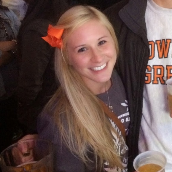 Profile Picture of Shelby Lautner (@shelbyclaut) on Poshmark