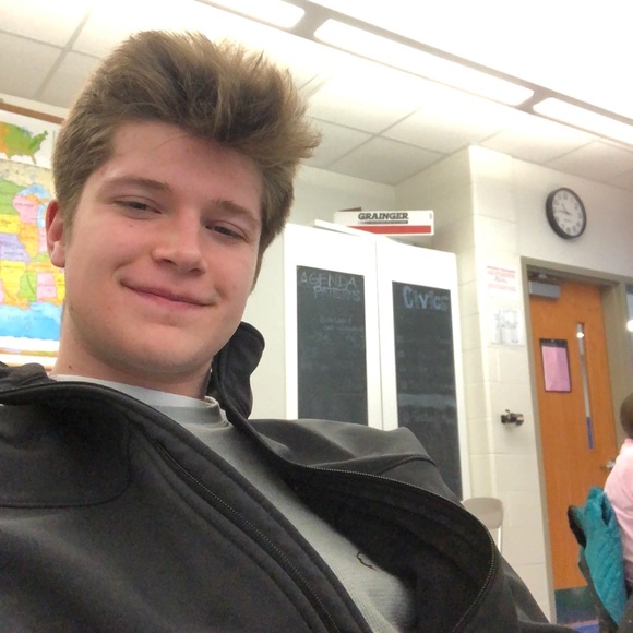 Profile Picture of Drew Grant (@argrant555) on Poshmark