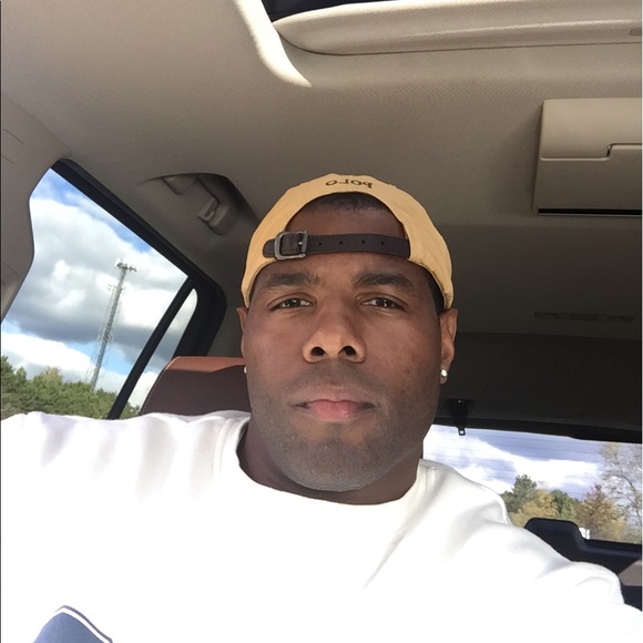 Profile Picture of Michael Harden (@michaelharden90) on Poshmark