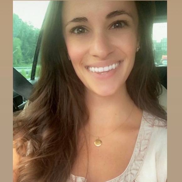 Profile Picture of Christine Vruwink (@cvruwink) on Poshmark