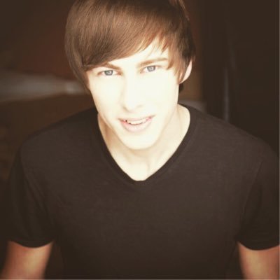 Profile Picture of Aiden Warren (@AWarrenOfficial) on Twitter