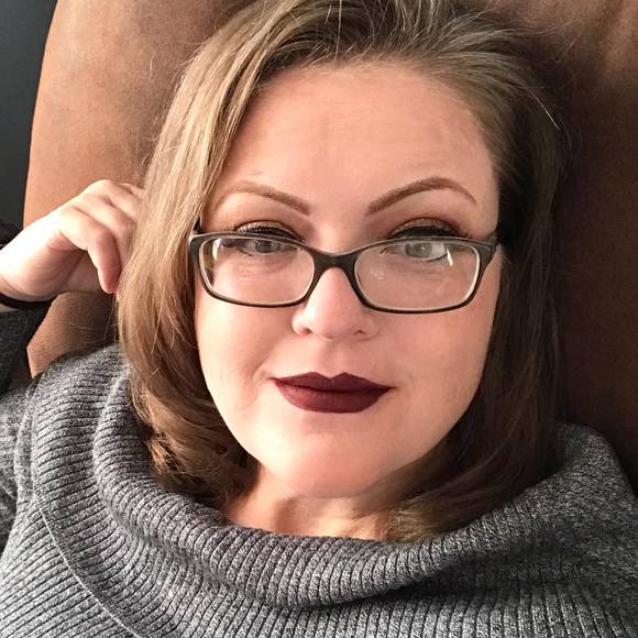 Profile Picture of Joy Morrison (@enjoymorr) on Poshmark