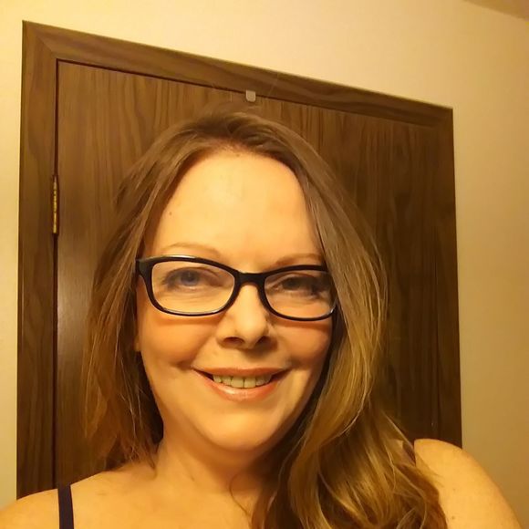 Profile Picture of Carrie Higgins (@carriehiggins) on Poshmark