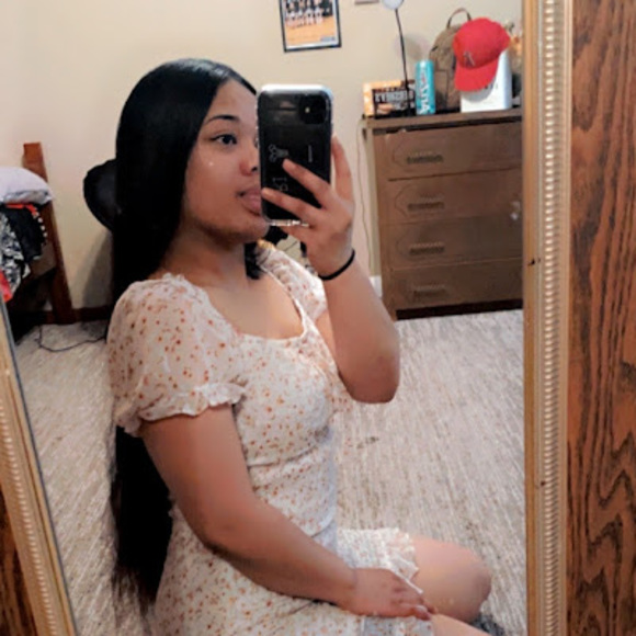 Profile Picture of Deia Lari (@larideia3) on Poshmark