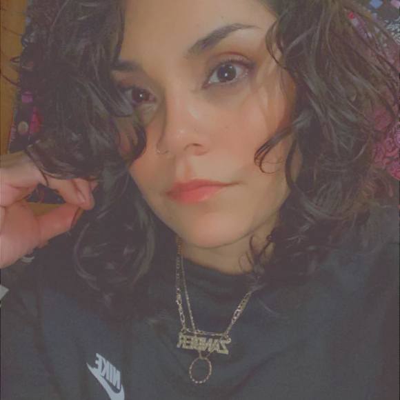 Profile Picture of Sonya Cuzzone (@zanderdl24) on Poshmark