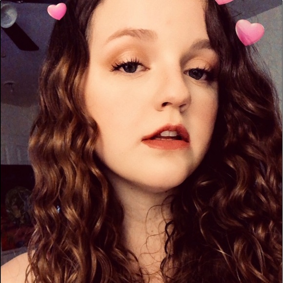 Profile Picture of Jodee Johnson (@jodeejohnson) on Poshmark
