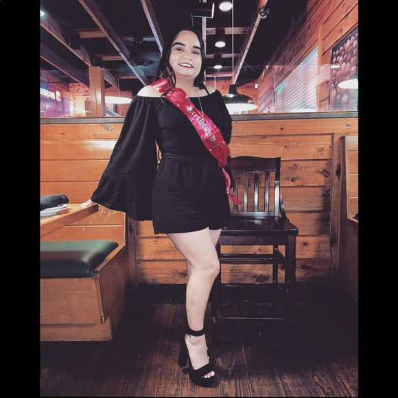Profile Picture of Linda Tarango (@tarango9699) on Poshmark
