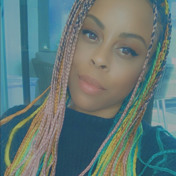 Profile Picture of Tiffany Petteway (@tiffanypetteway) on Poshmark
