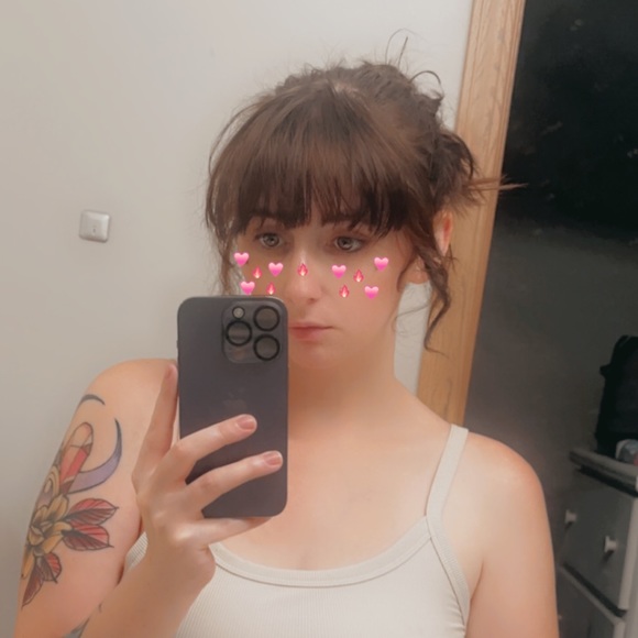 Profile Picture of Allison Thompson (@alli_thompson) on Poshmark
