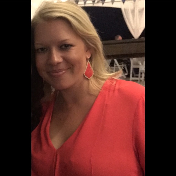 Profile Picture of Angela Lanham (@wvblondie) on Poshmark