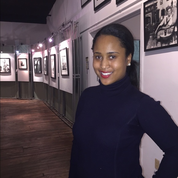 Profile Picture of Jasmine Lester (@jazzie1ne) on Poshmark