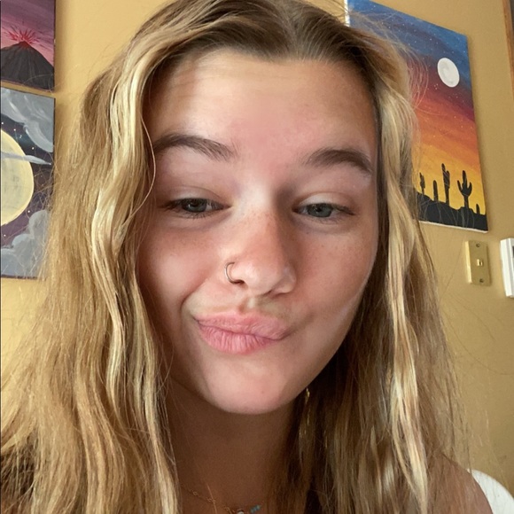 Profile Picture of Haley Struwe (@hqley) on Poshmark
