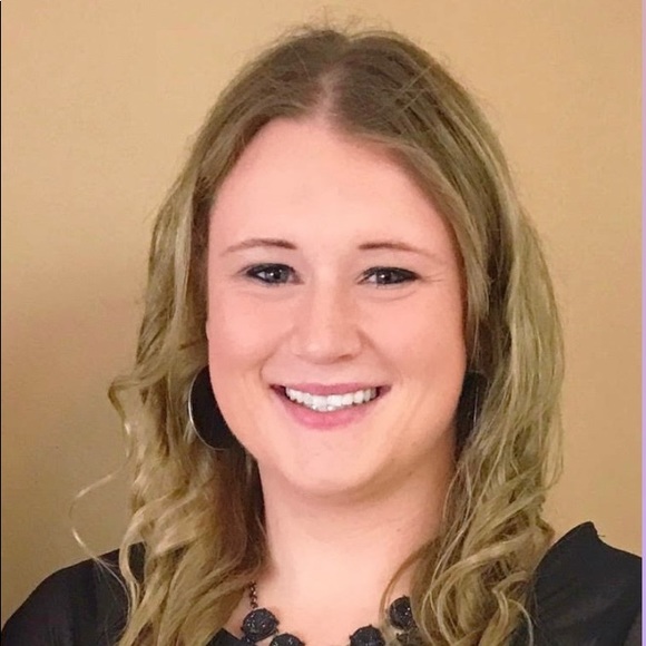 Profile Picture of Melani Higbie (@mhigbie24) on Poshmark