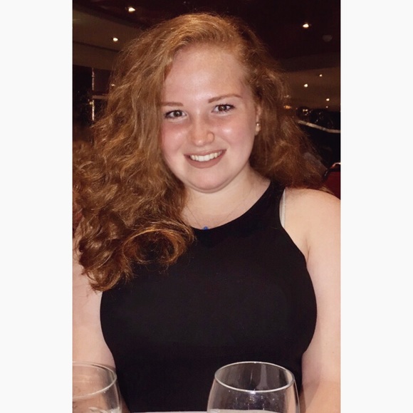 Profile Picture of Taryn Zeger (@tzeegy) on Poshmark