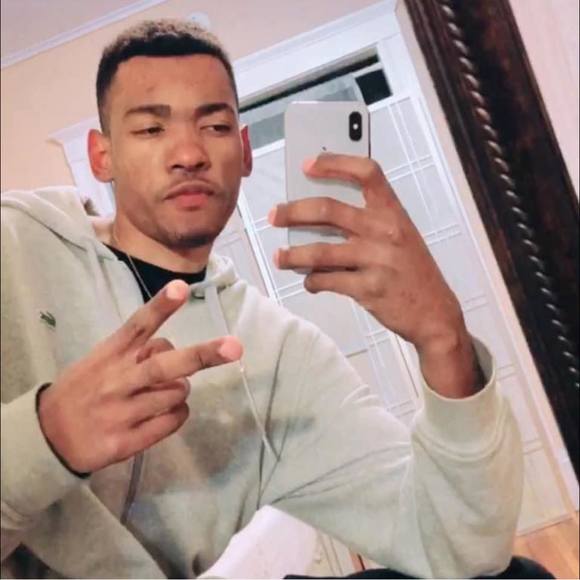 Profile Picture of Thiago Alves (@thiago_alves) on Poshmark