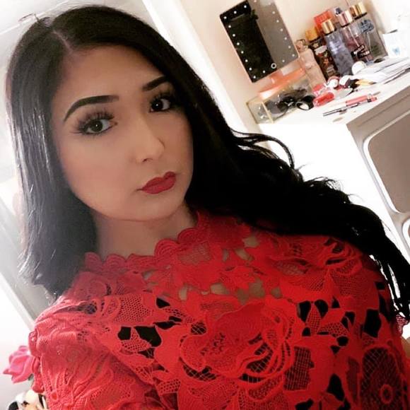 Profile Picture of Julissa Leos (@kylynn_jouls) on Poshmark