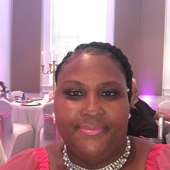 Profile Picture of Lulu Mingledolph (@chrism56) on Poshmark