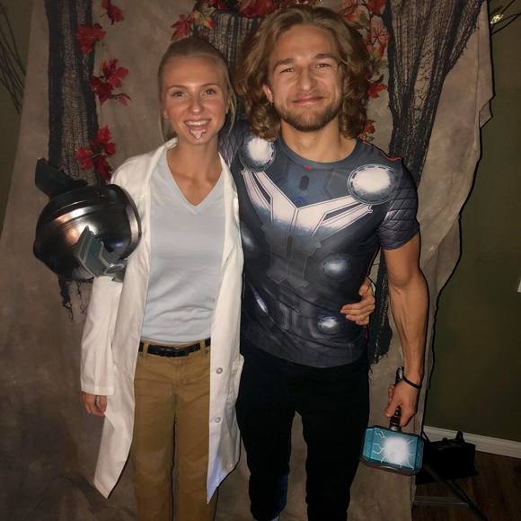 Profile Picture of Andrew Eichholz (@andrew22294) on Poshmark