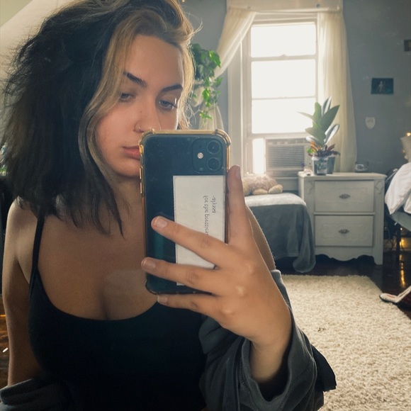 Profile Picture of Kaitlyn Bowman (@kaitlyninez) on Poshmark