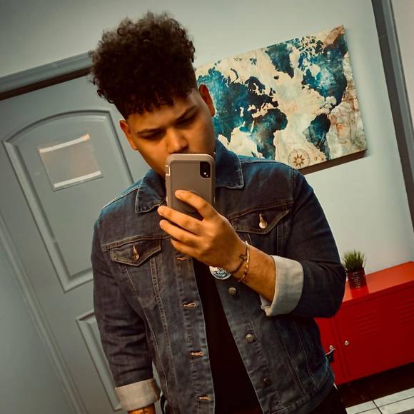 Profile Picture of Ryanlo Alicea ortiz (@ryanlo) on Poshmark