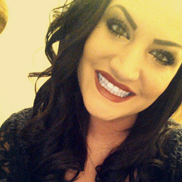 Profile Picture of Christie Schwind (@christieschwind) on Poshmark