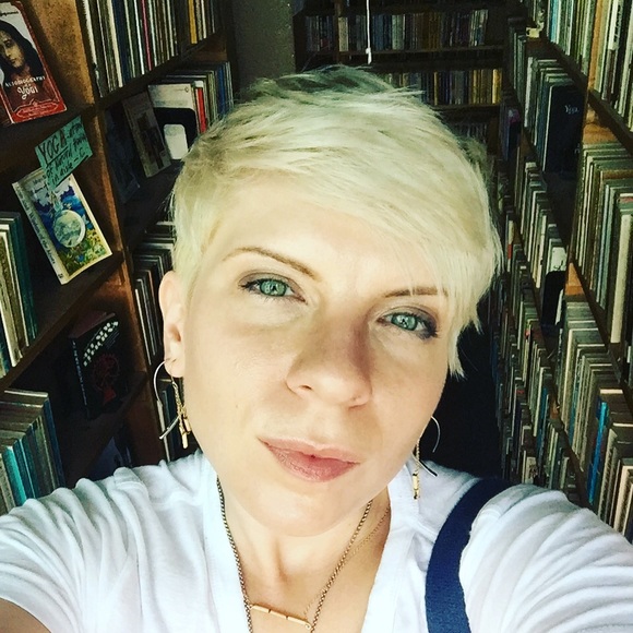 Profile Picture of Shawna Haney (@elfkin4) on Poshmark