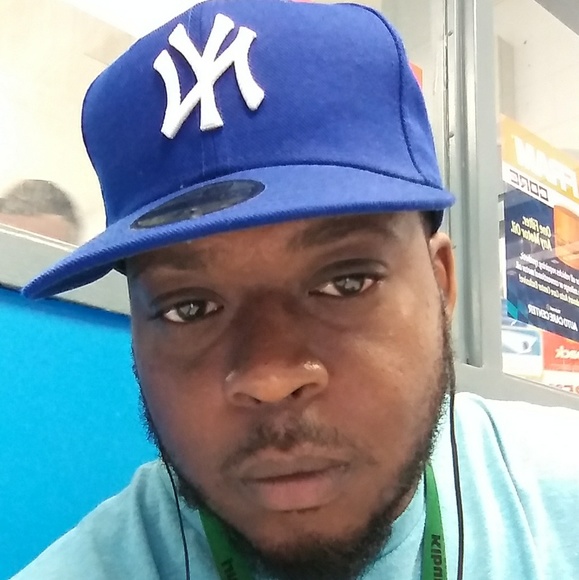 Profile Picture of Thomas jerrell Hardaway (@thomasjhardaway) on Poshmark