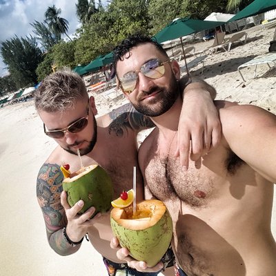 Leo & Cooper - Twitter Profile Picture of Leo & Cooper (@travelcubs) on Twitter