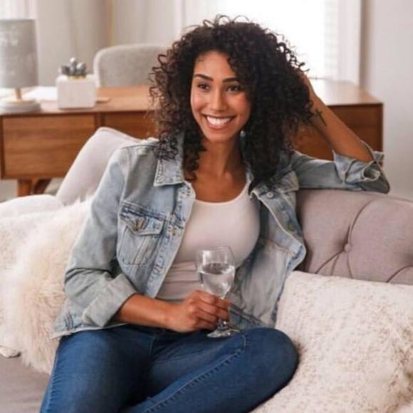 Simone Ryan - Poshmark Profile Picture of Simone Ryan (@simoneryan) on Poshmark