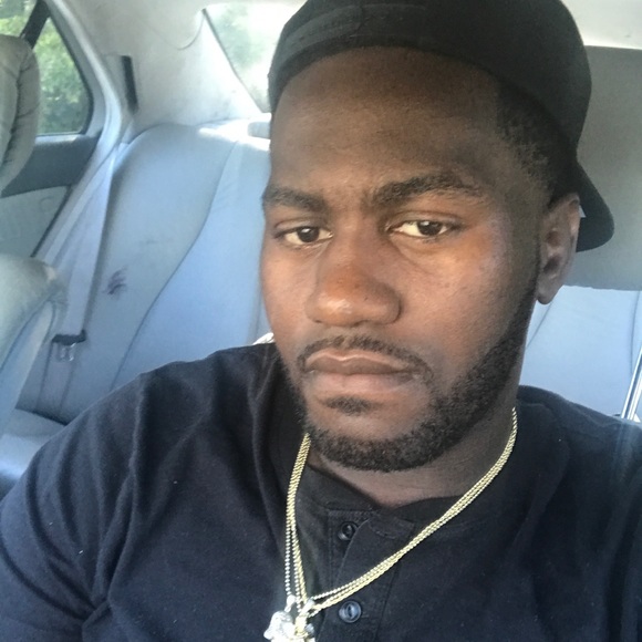 Profile Picture of Dominic Bennett (@flipbenn29) on Poshmark