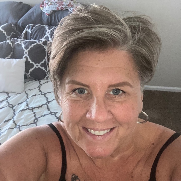 Tammy Litner - Poshmark Profile Picture of Tammy Litner (@richlgirl) on Poshmark