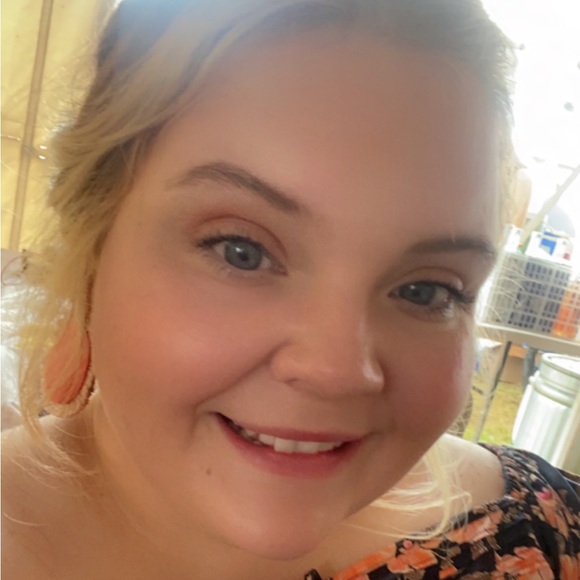 Profile Picture of Brittany Crumpton (@bscrumpton94) on Poshmark