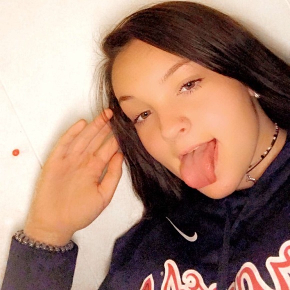 Profile Picture of Alexis Sluder (@slayylexie) on Poshmark