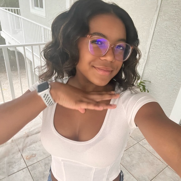 Profile Picture of Angel Clarke (@angelclarke509) on Poshmark