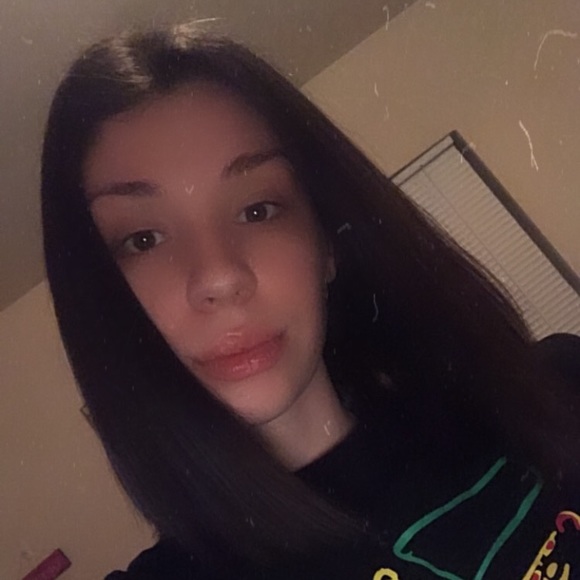 Profile Picture of Sophie Wehrung (@sophiecamillee) on Poshmark